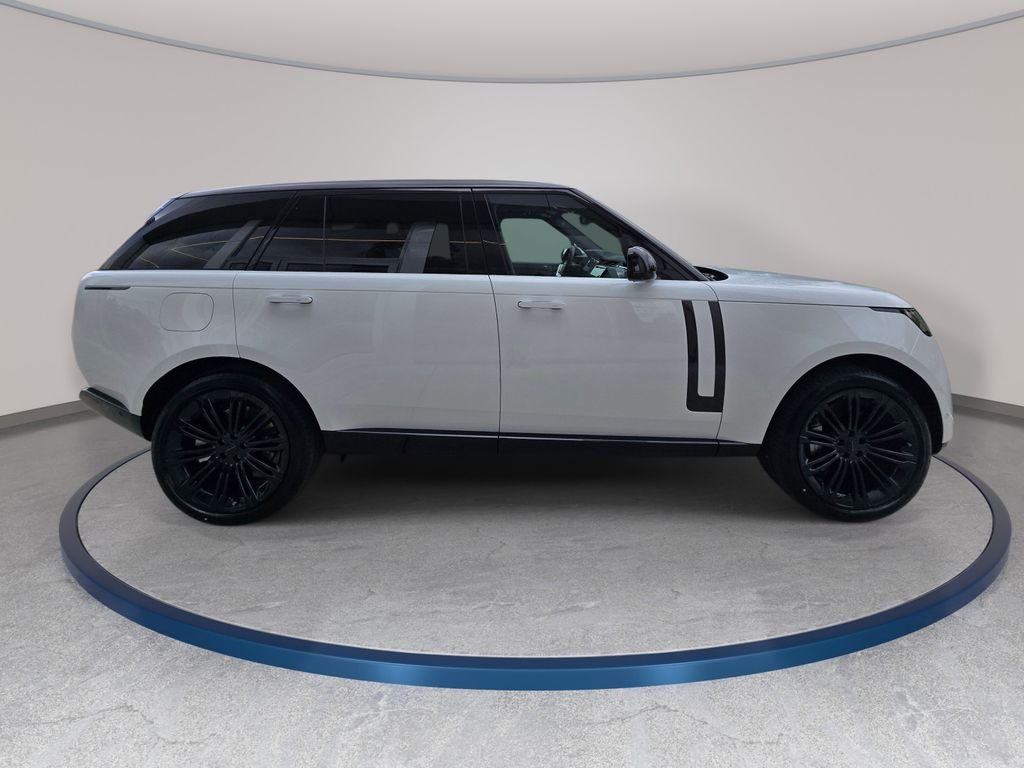 New 2026 Fuji White LAND ROVER SE LWB 7-Seats / V8 image 4