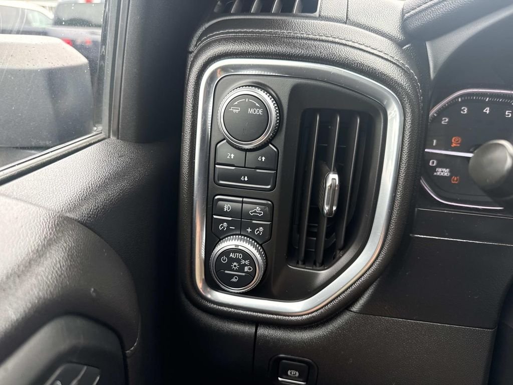Used 2020 Blue GMC SLE image 31