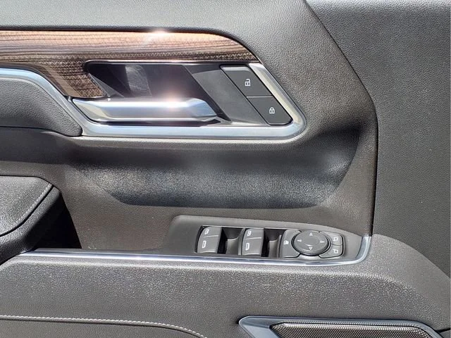 Used 2026 Sterling Gray Metallic Chevrolet LT image 22