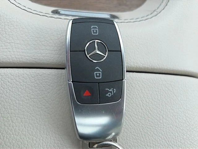 Used 2022 White Mercedes-Benz GLE 350 image 31
