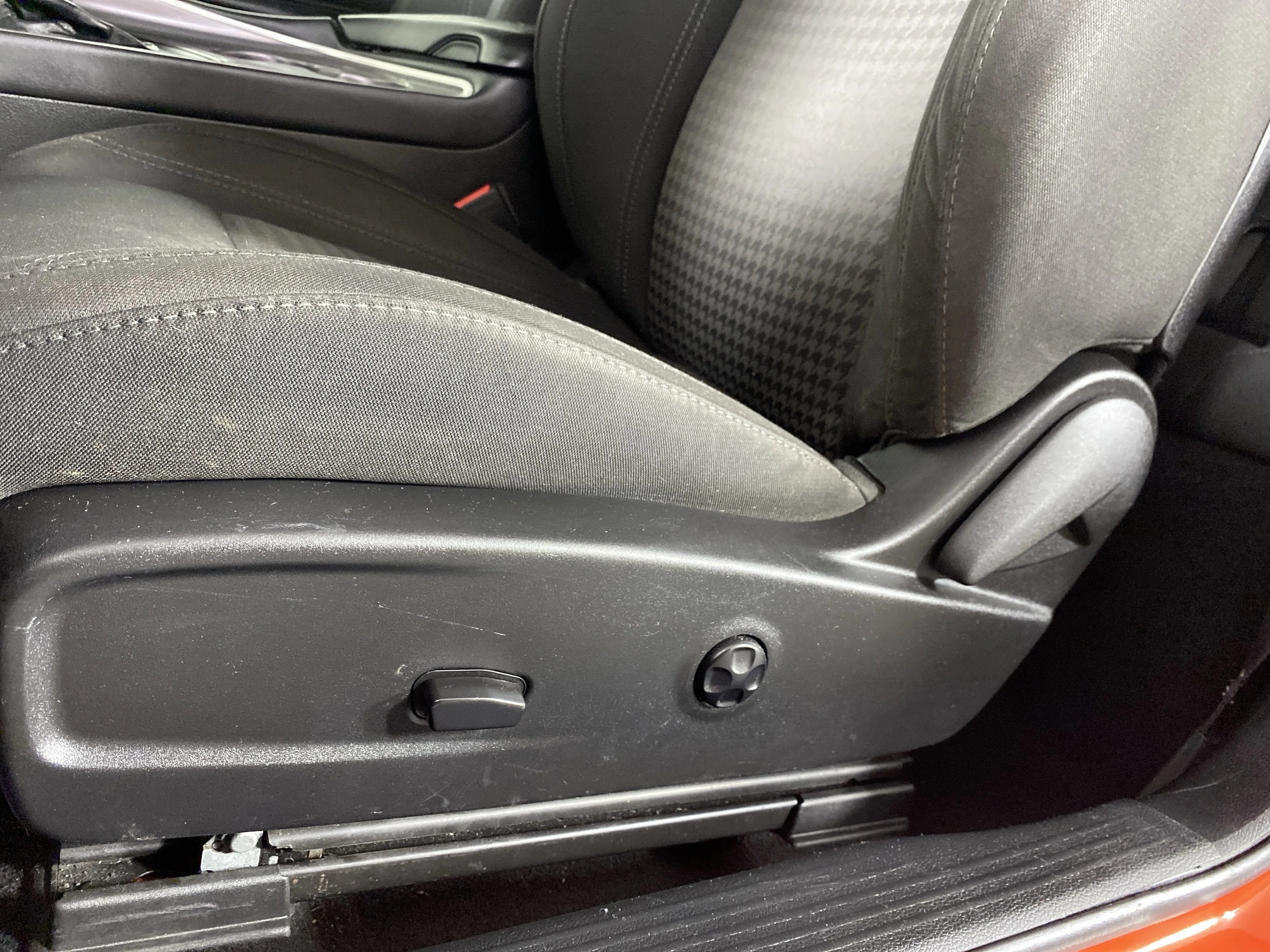 Used 2019 Go Mango Dodge SXT image 15