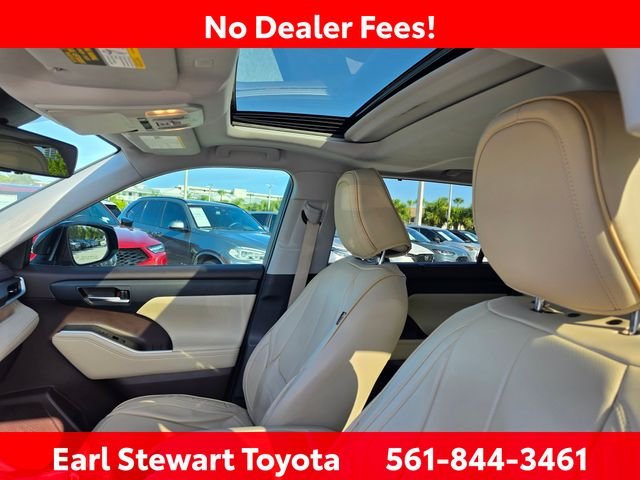Used 2020 Black Toyota XLE image 4