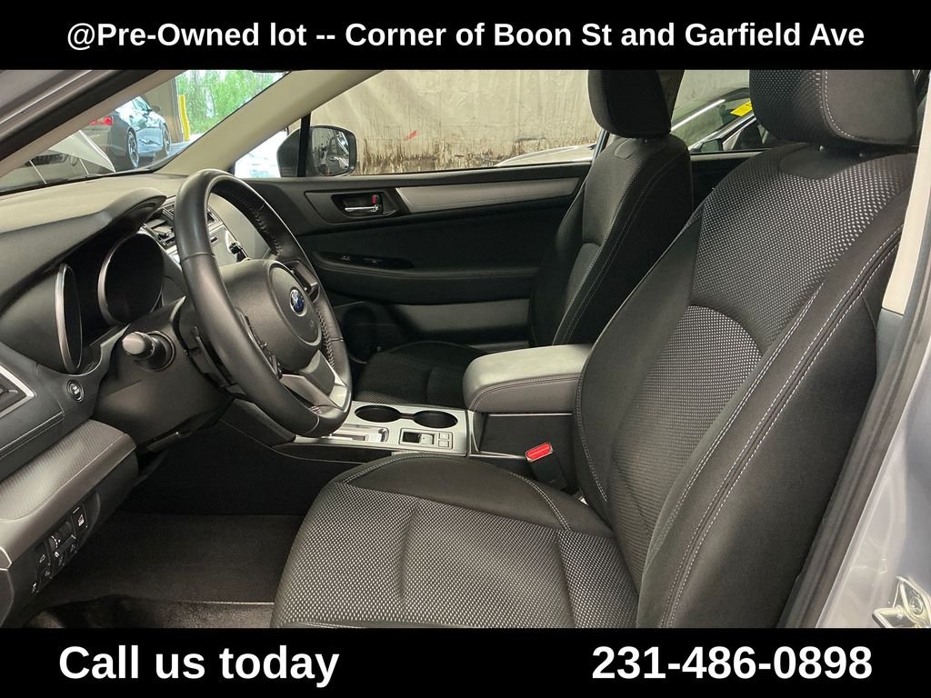 Used 2018 Silver Subaru 2.5i Premium image 14