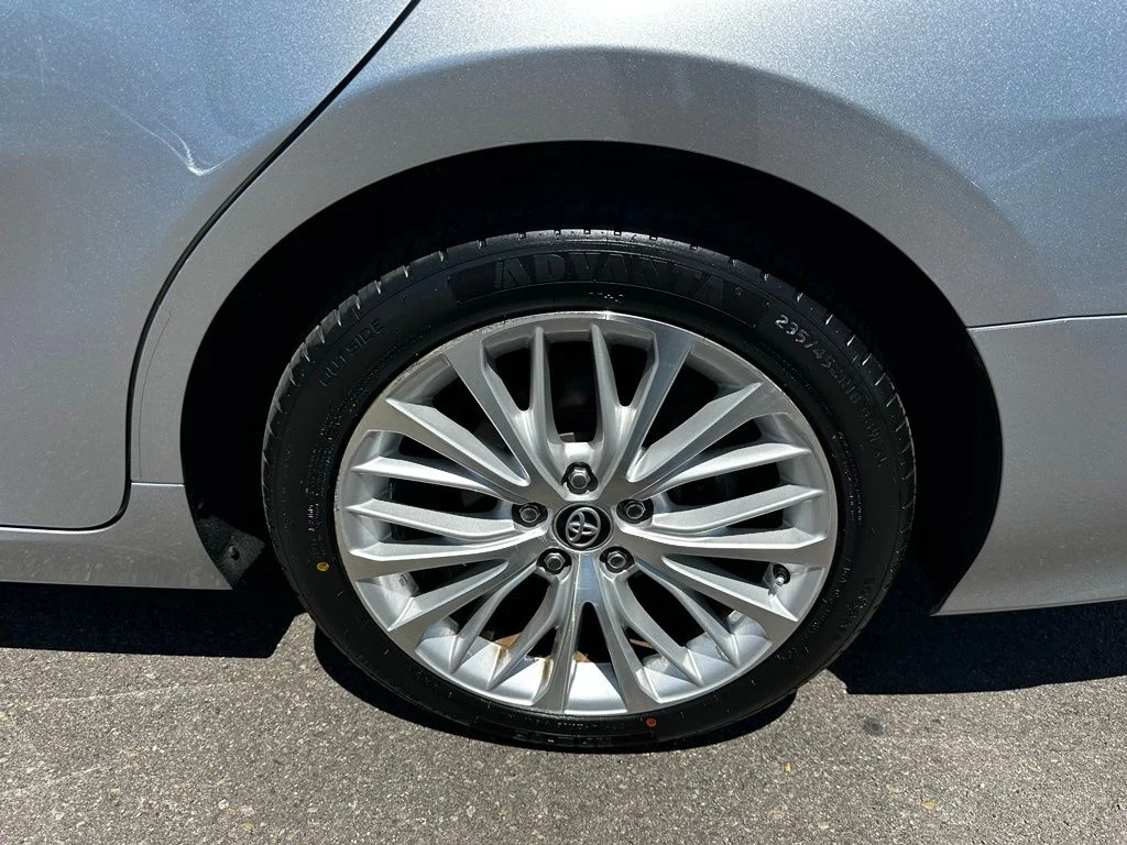 Used 2019 Silver Toyota XLE image 10