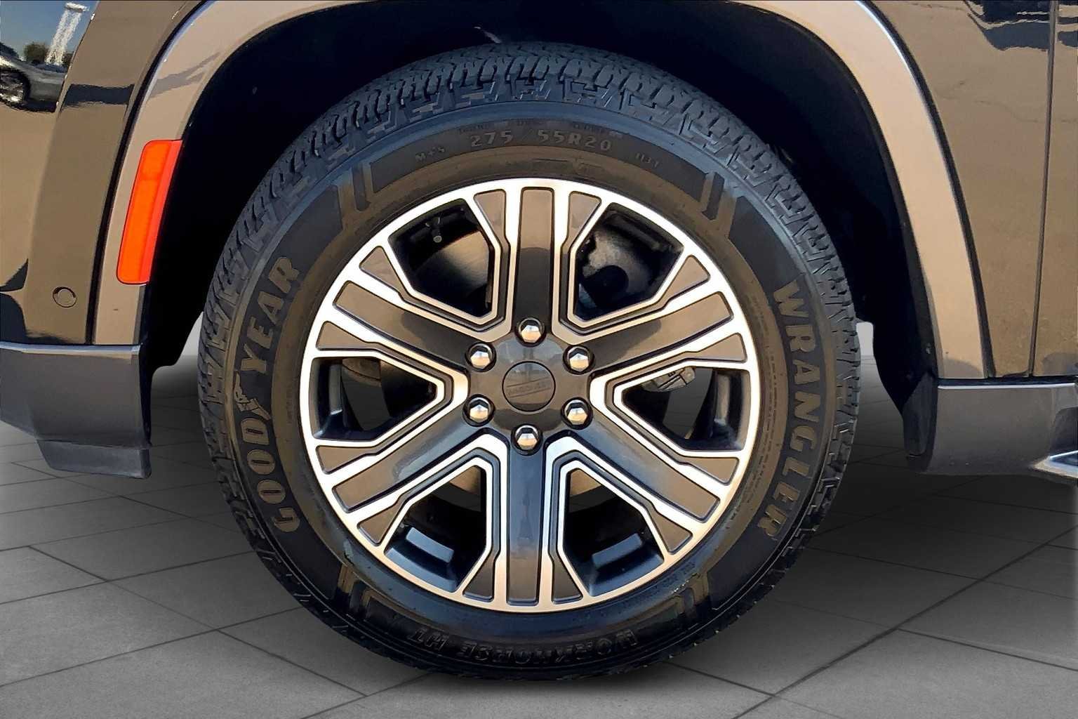Used 2022 Diamond Black Crystal Pearlcoat Jeep Series III image 11