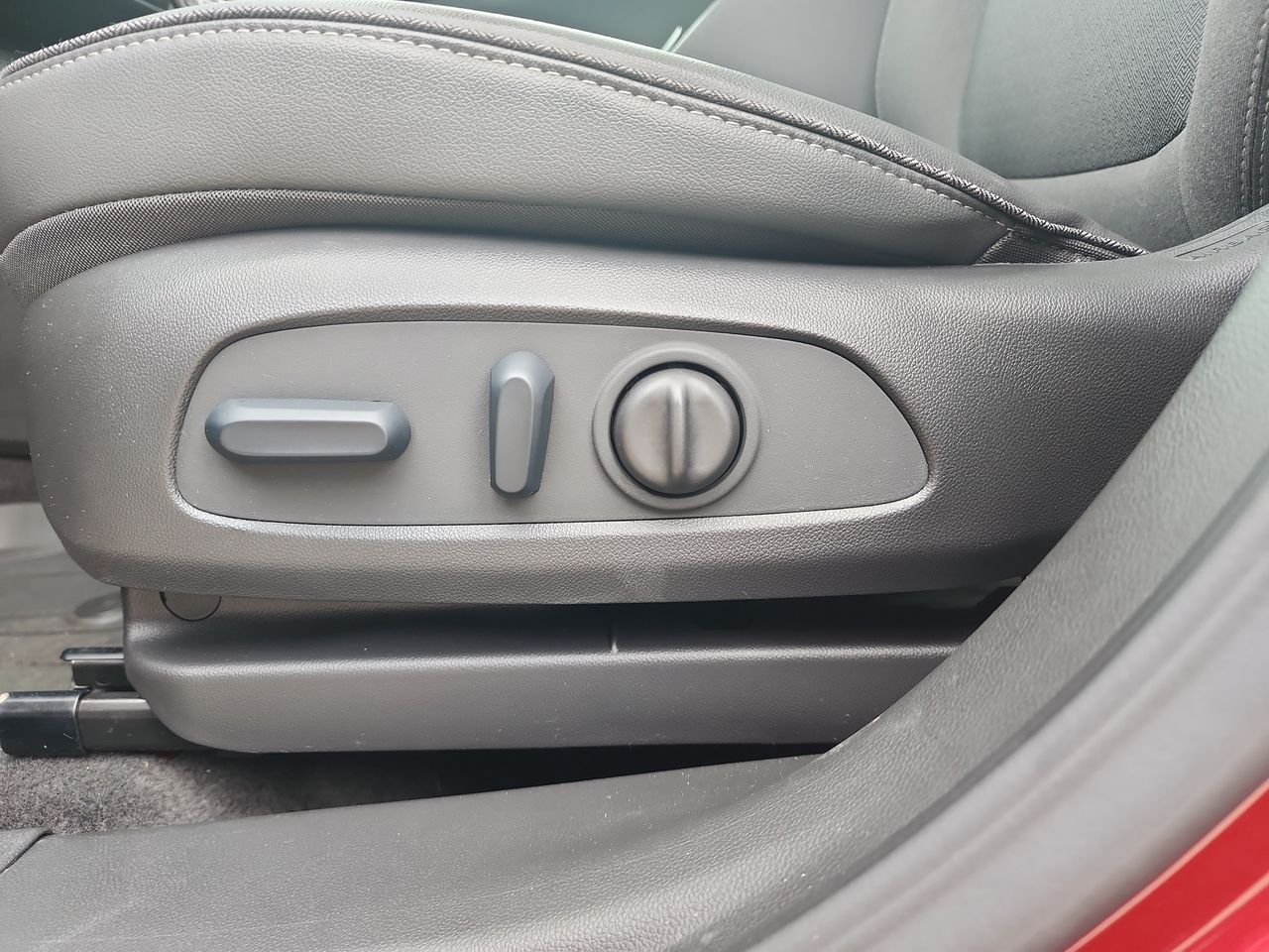 Used 2023 Cinnabar Metallic Buick Select image 12