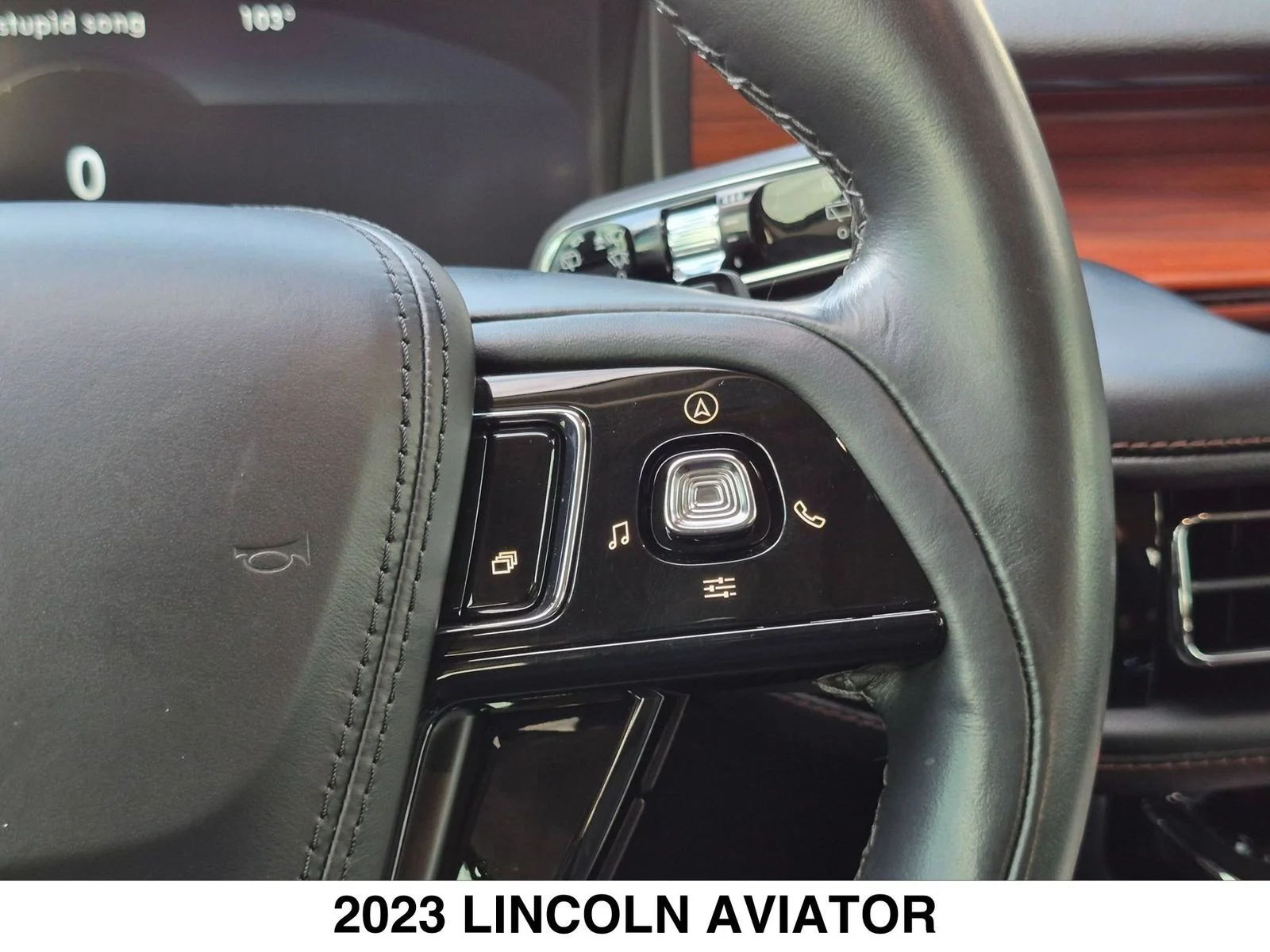 Used 2023 White Lincoln Reserve image 15