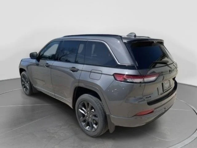 New 2026 Baltic Gray Metallic Clear-Coat Exterior Paint Jeep Limited Reserve image 4