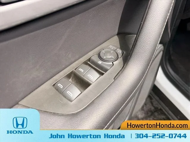 Used 2025 White Chevrolet LT image 15