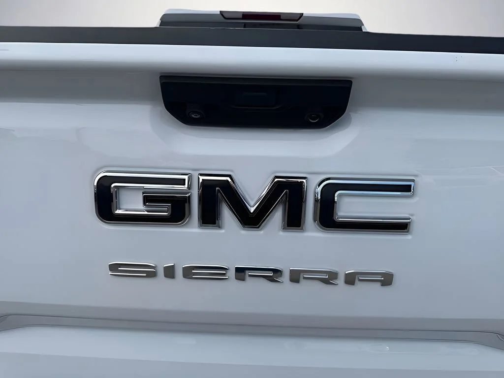 Used 2024 Summit White GMC Elevation image 39