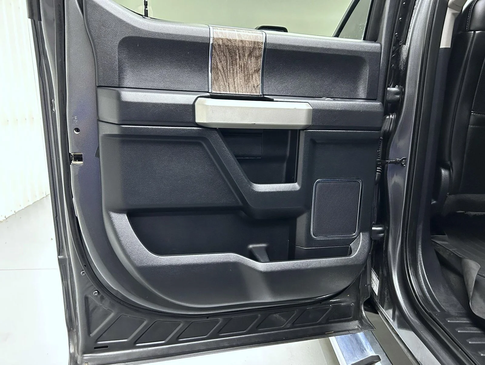 Used 2019 Gray Ford Lariat image 20