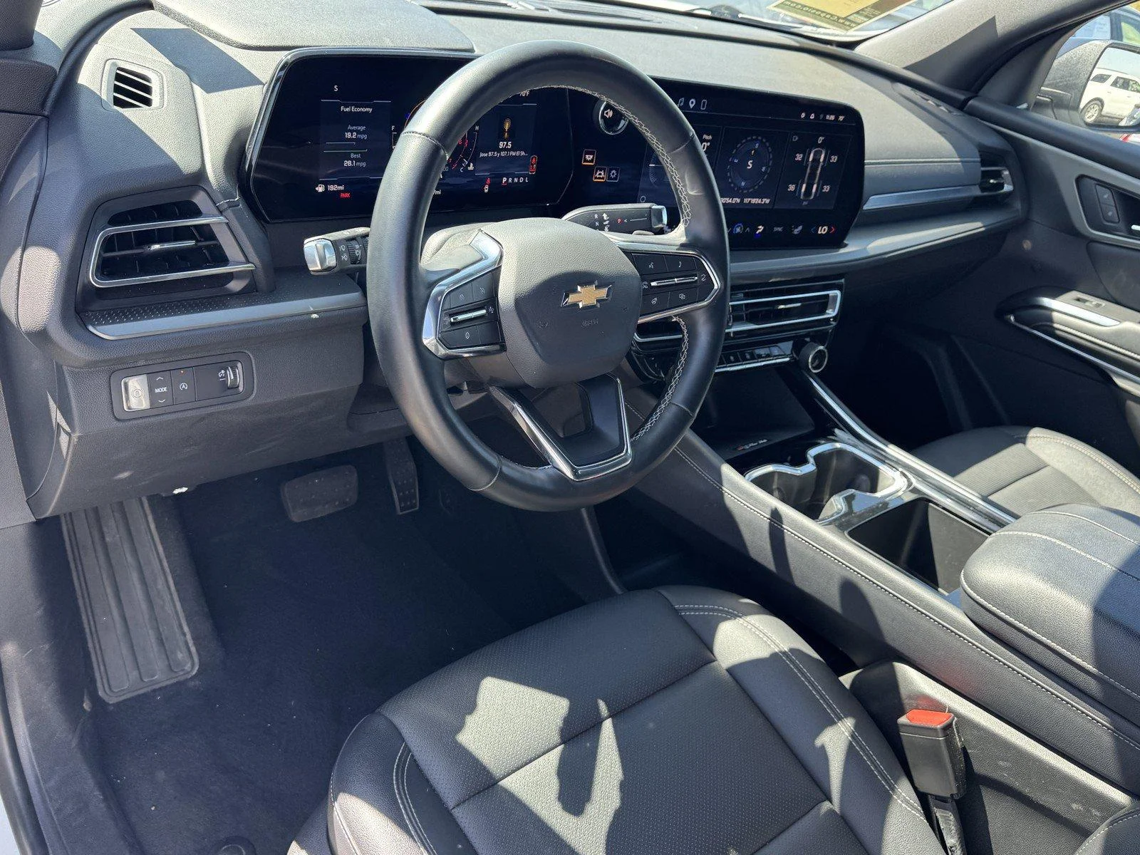 Used 2025 Summit White Chevrolet LT image 18