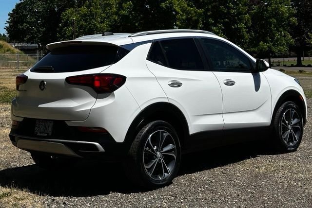 Used 2022 Summit White Buick Select image 9