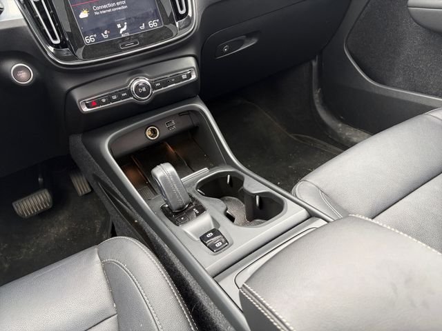 Used 2020 Black Volvo Momentum image 18