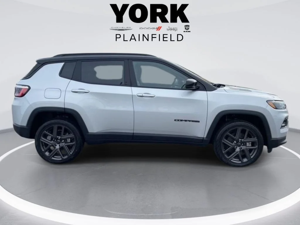 New 2026 Silver Zynith Metallic Clearcoat Jeep Limited image 6