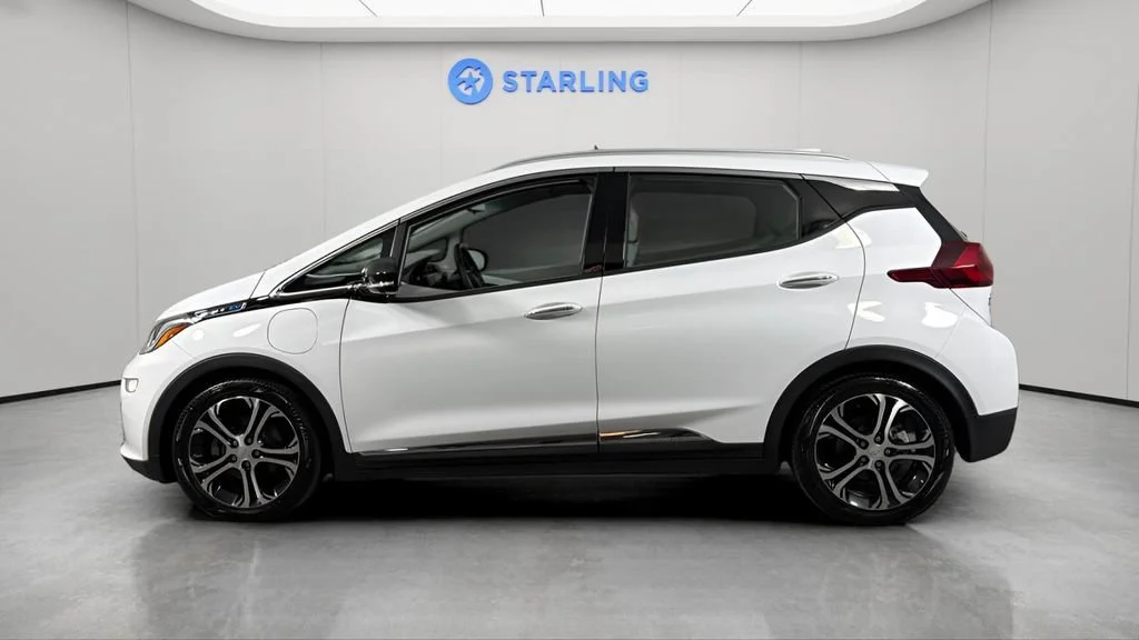Certified Used 2018 (Includes (TUS) Black grille.) Chevrolet Premier image 3