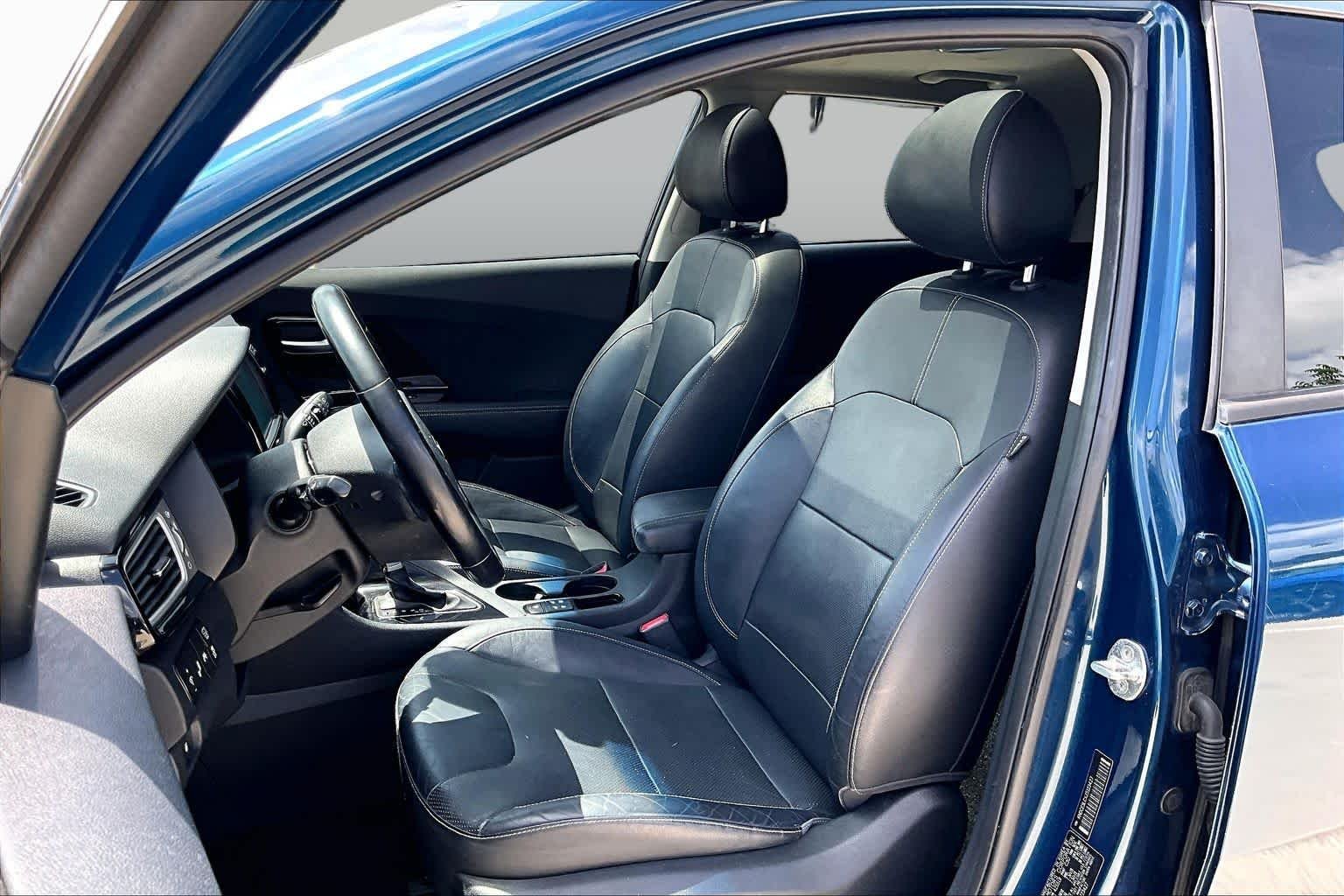 Used 2018 CERULEAN Kia Touring image 8