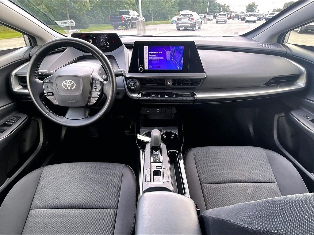 Used 2023  Toyota LE image 21