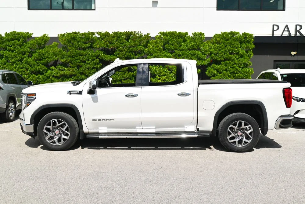 Used 2023 White GMC SLT image 7