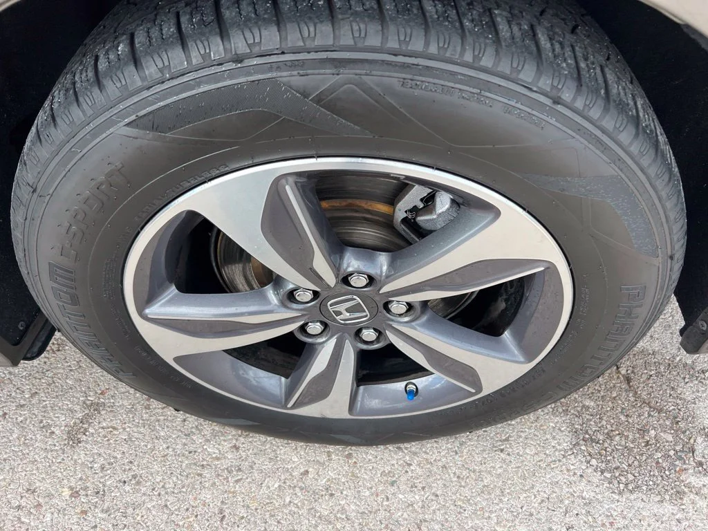 Used 2018 Forest Mist Metallic Honda Touring image 30