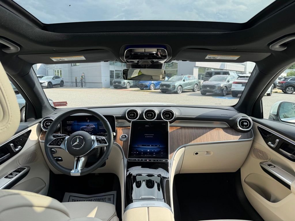 Used 2025 White Mercedes-Benz GLC 350e image 34