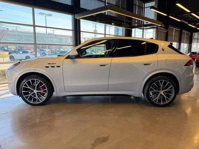 Used 2023 White Maserati Modena image 3