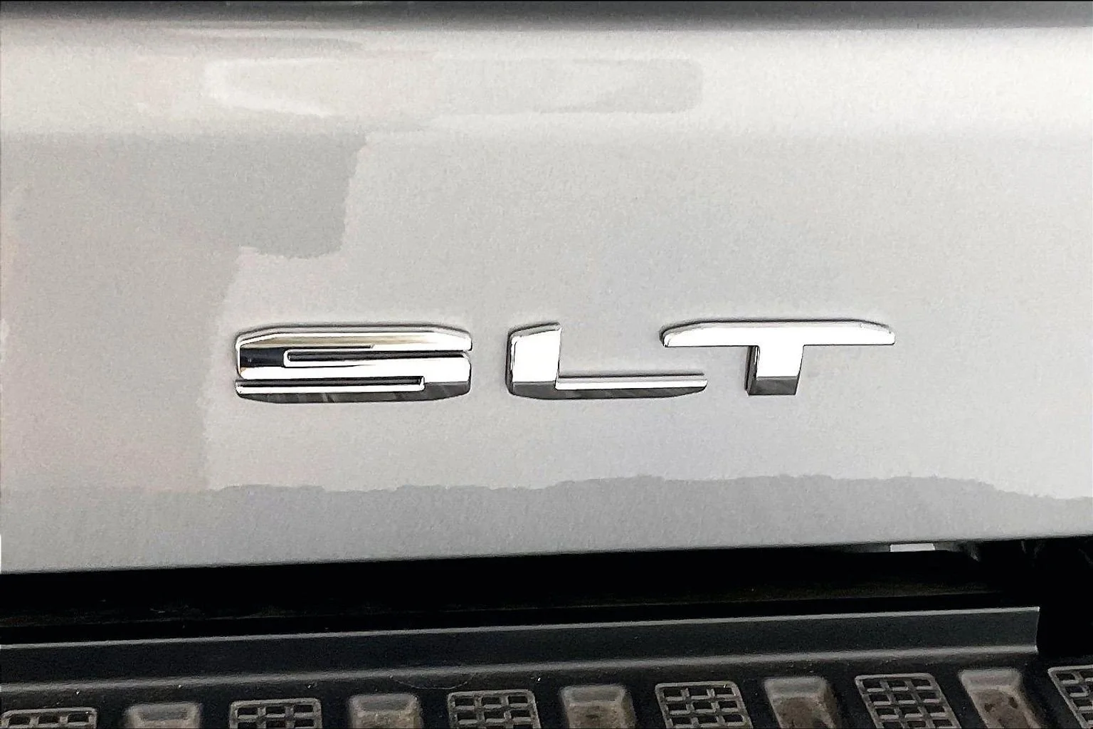 New 2026 Sterling Metallic GMC SLT image 17