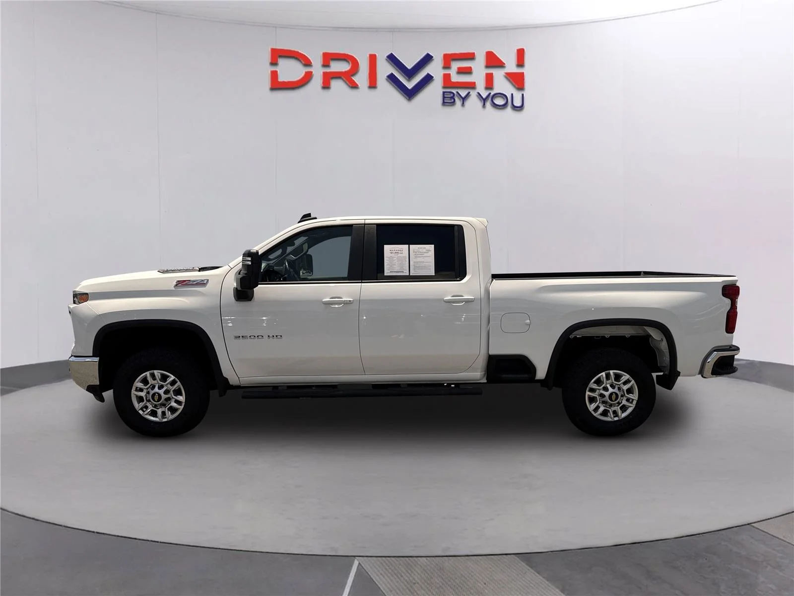 Used 2025 Summit White Chevrolet LT image 7