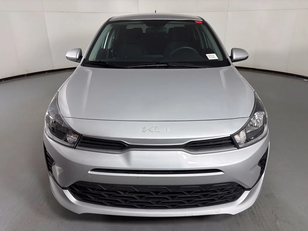 Used 2023 Silver Kia S image 3