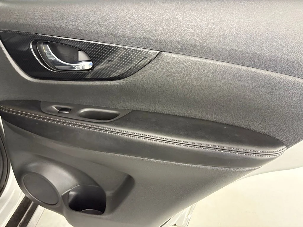 Used 2018 Silver Nissan Hybrid SL image 40