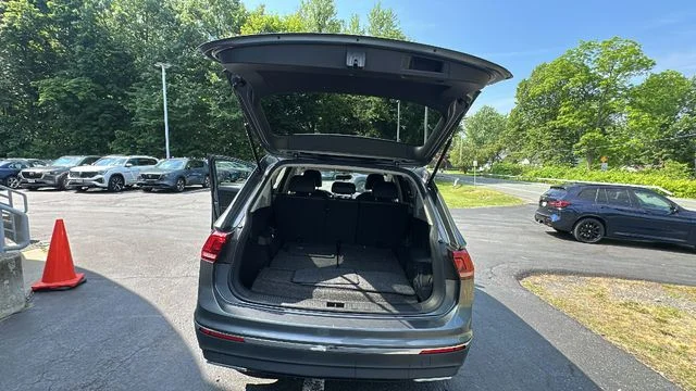 Used 2018 Gray Volkswagen 2.0T SE image 36