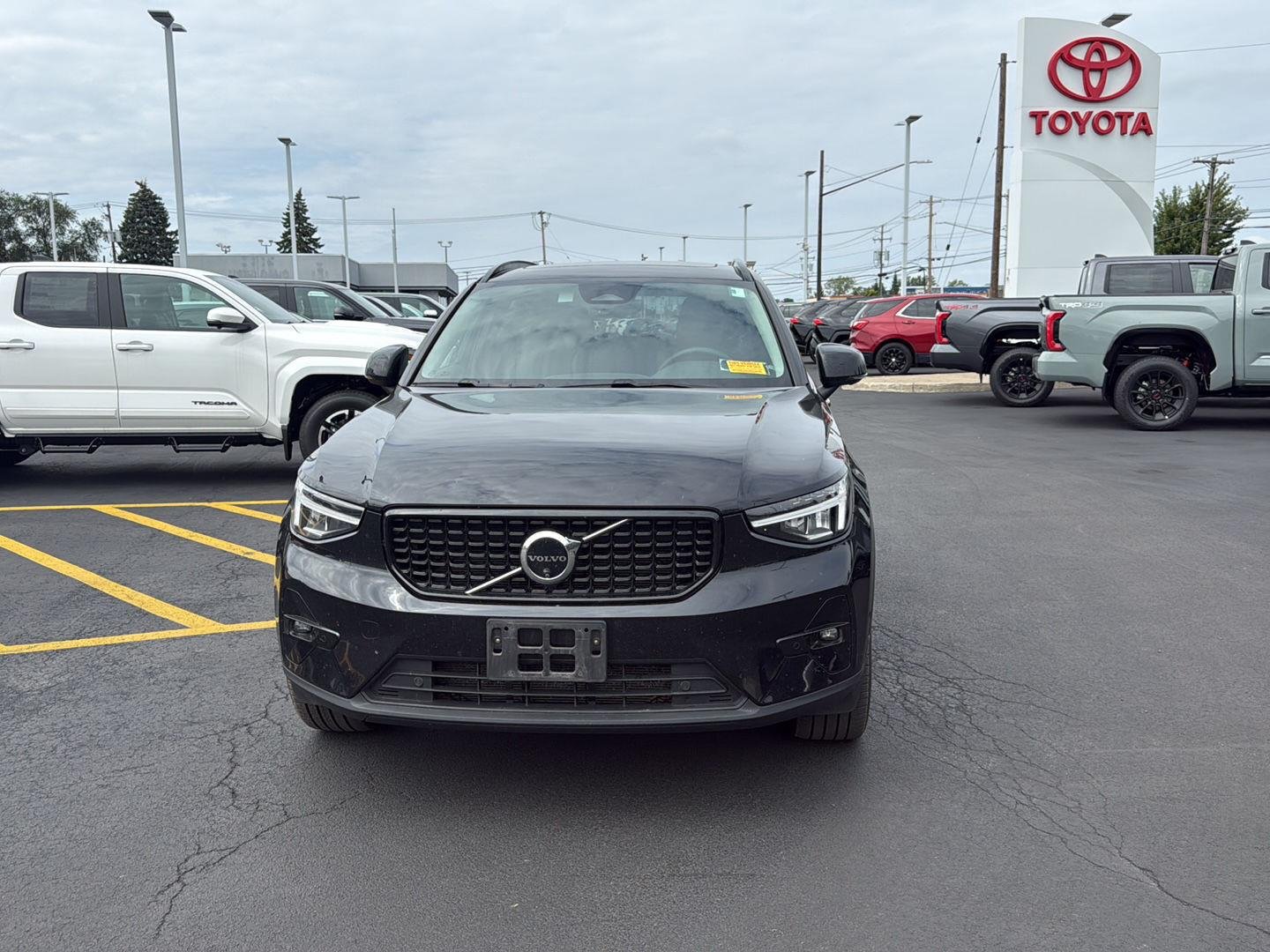 Used 2024 Onyx Black Metallic Volvo Plus Dark Theme image 8