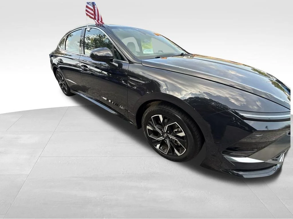 Used 2025 Blue Hyundai SEL image 9