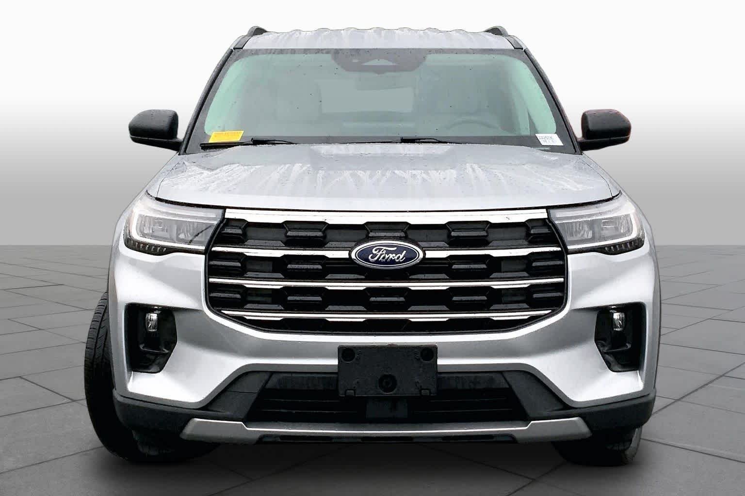 Certified Used 2025 Iconic Silver Metallic Ford Active image 4