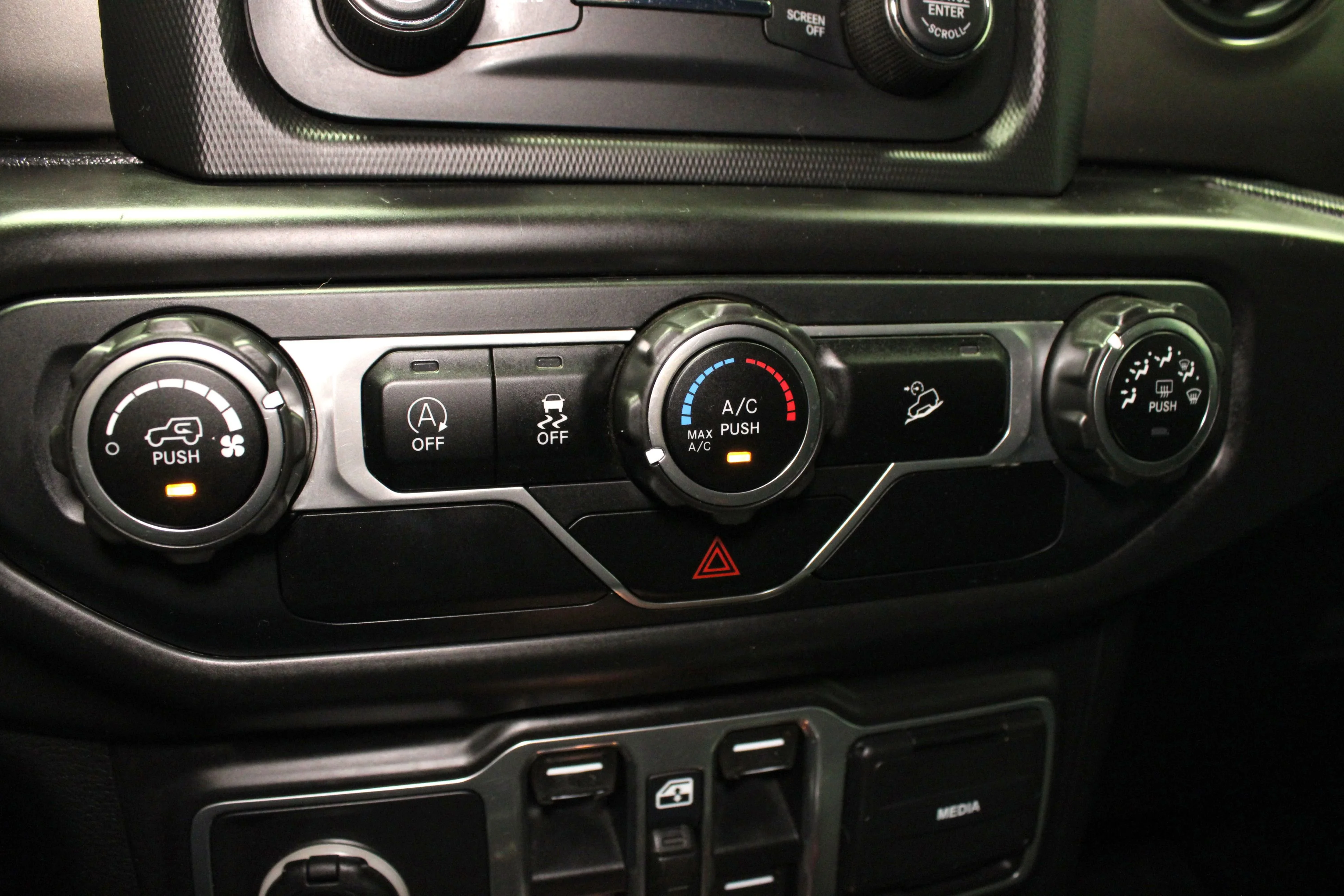 Used 2018 Black Clearcoat Jeep Sport image 18