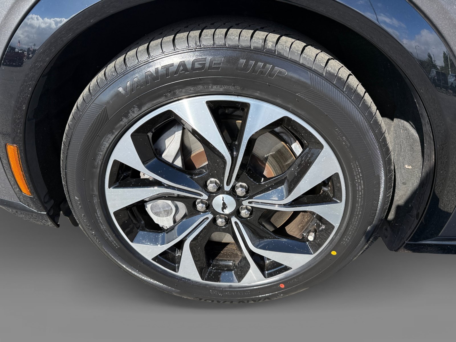 Used 2023 Gray Metallic Ford Premium image 9