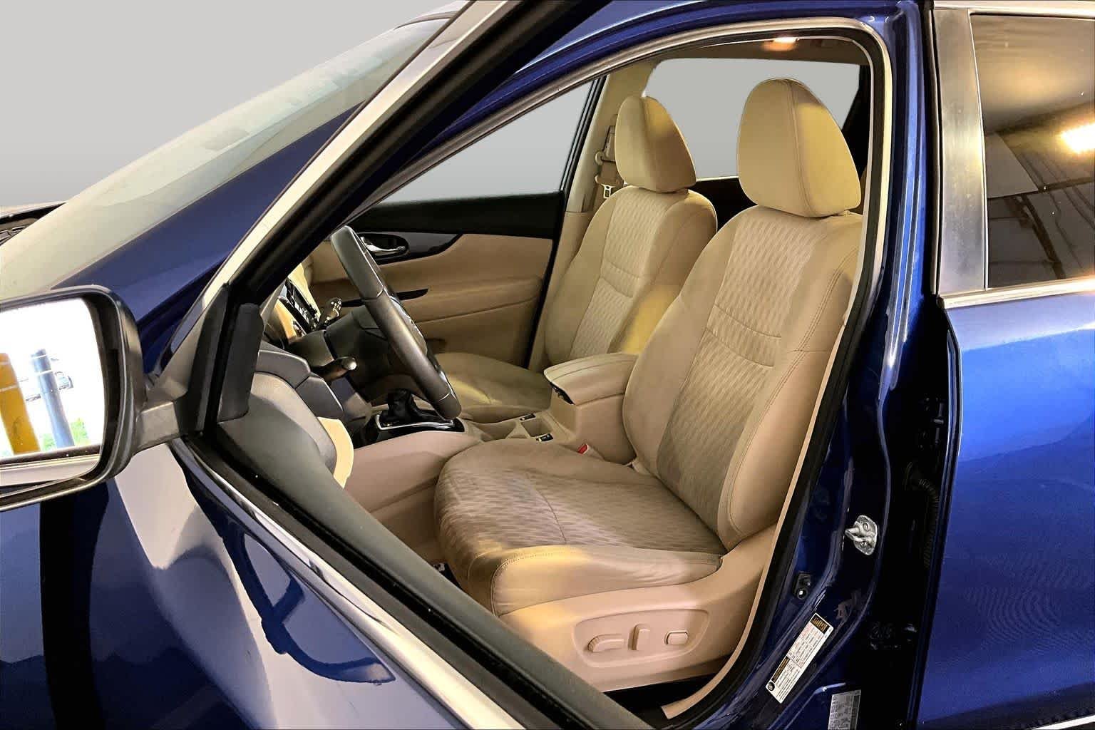 Used 2018 Caspian Blue Nissan SV image 9
