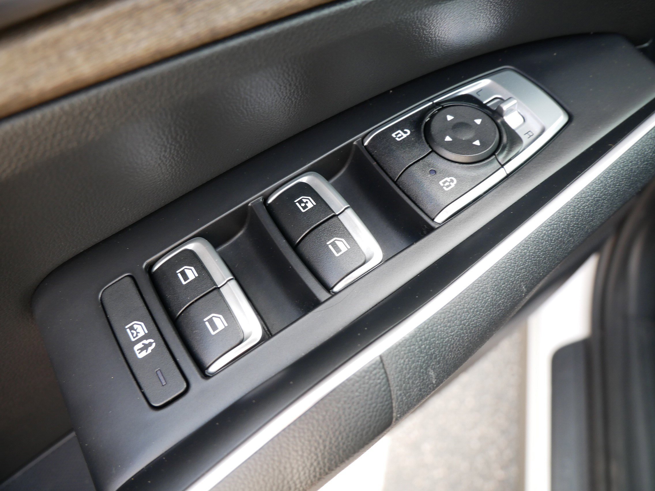 Used 2023 Glacial White Pearl Kia X-Line EX image 19