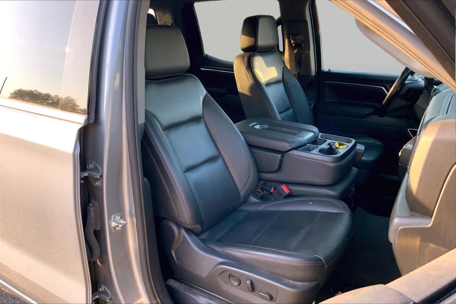Used 2025 Sterling Metallic GMC SLT image 9