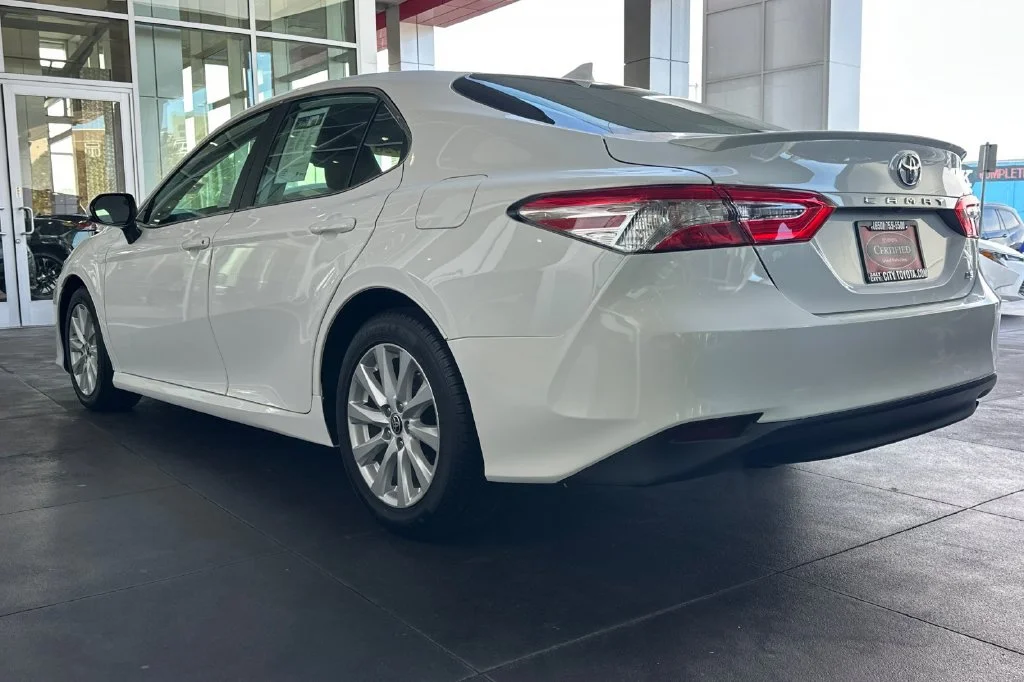 Used 2020 White Toyota LE image 6