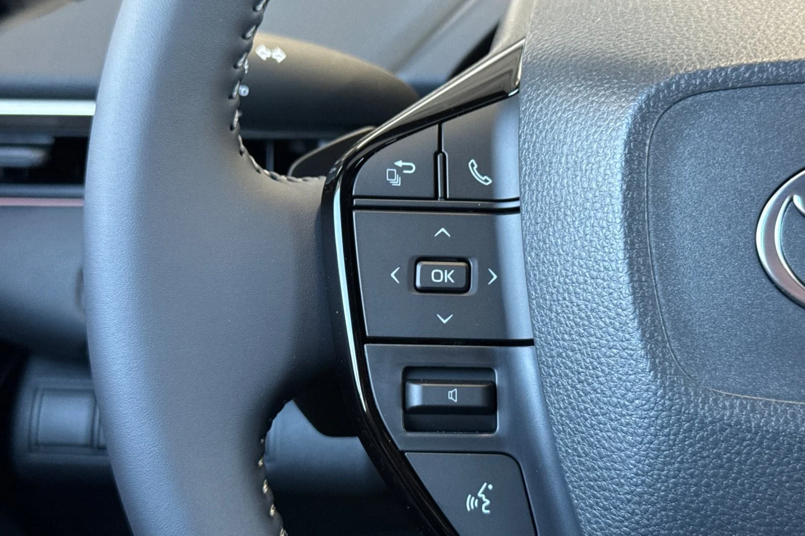 New 2027 Wind Chill Pearl <sup>1</sup> Toyota  XLE image 26