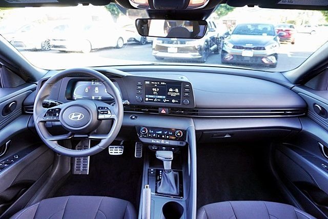 Used 2026 White Hyundai SEL Sport image 15