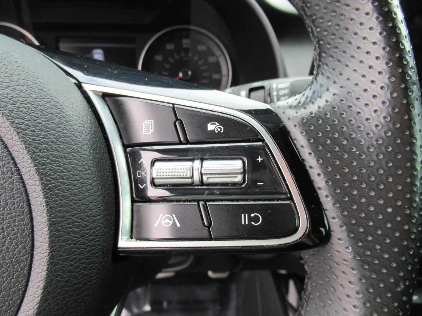 Used 2022 Orange Kia GT-Line image 24