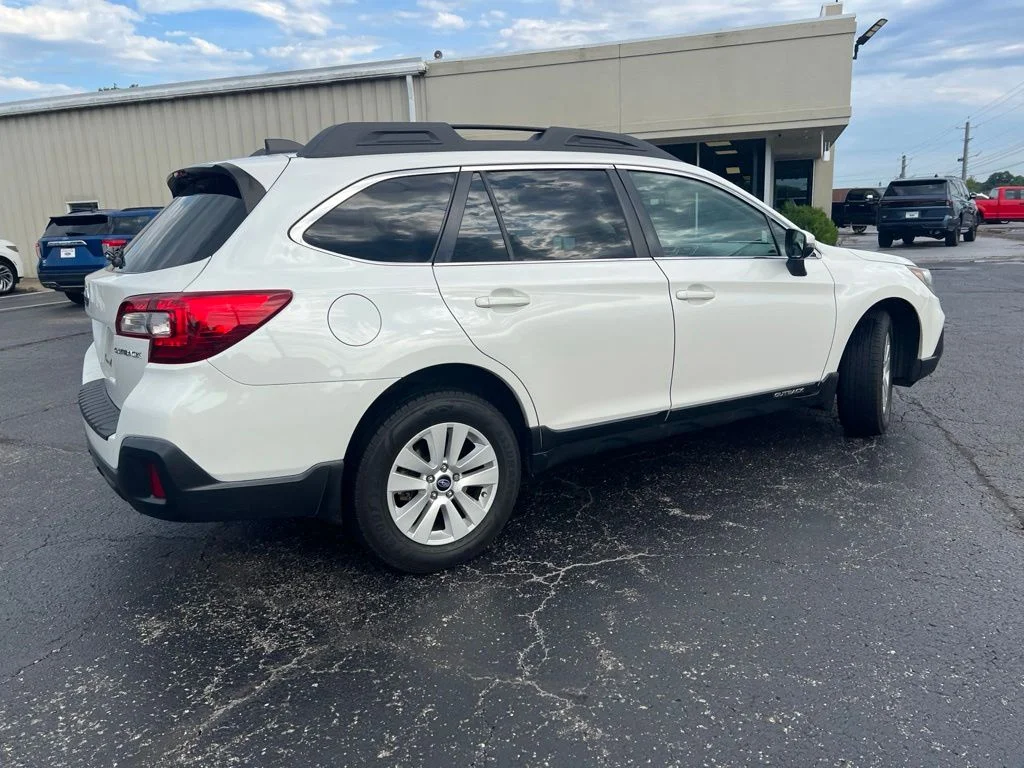 Used 2018 White Subaru 2.5i Premium image 3