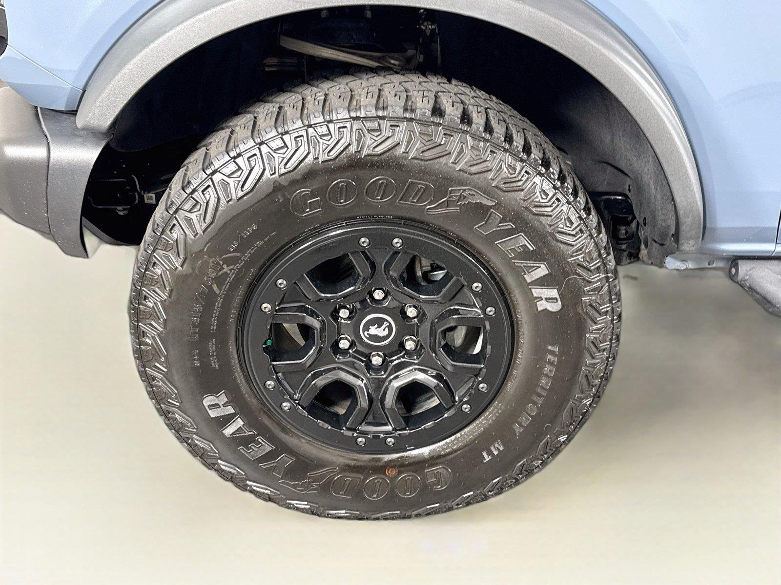 Used 2023 Azure Gray Metallic Tri-Coat Ford Wildtrak image 44