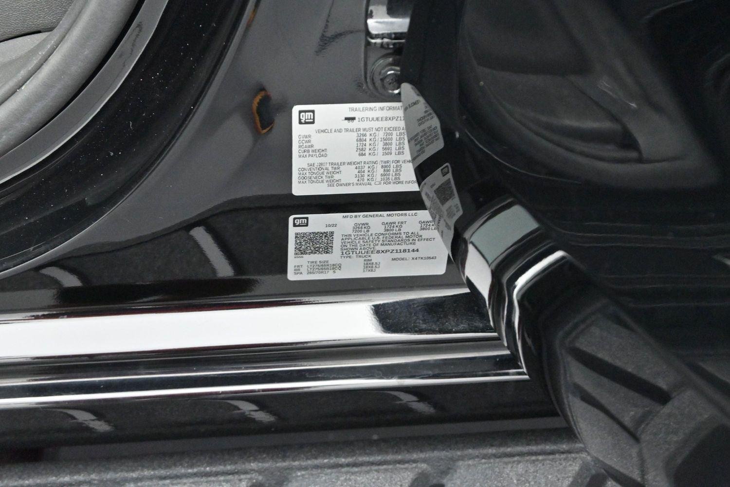 Used 2023 Onyx Black GMC AT4 image 40