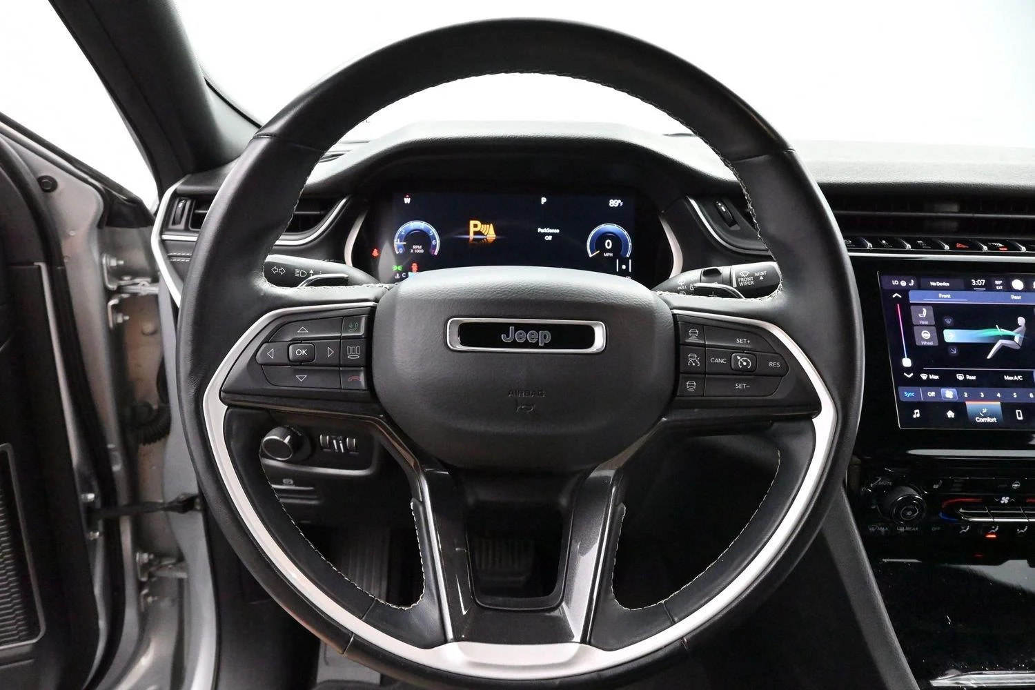 Used 2021 Silver Jeep Altitude image 14