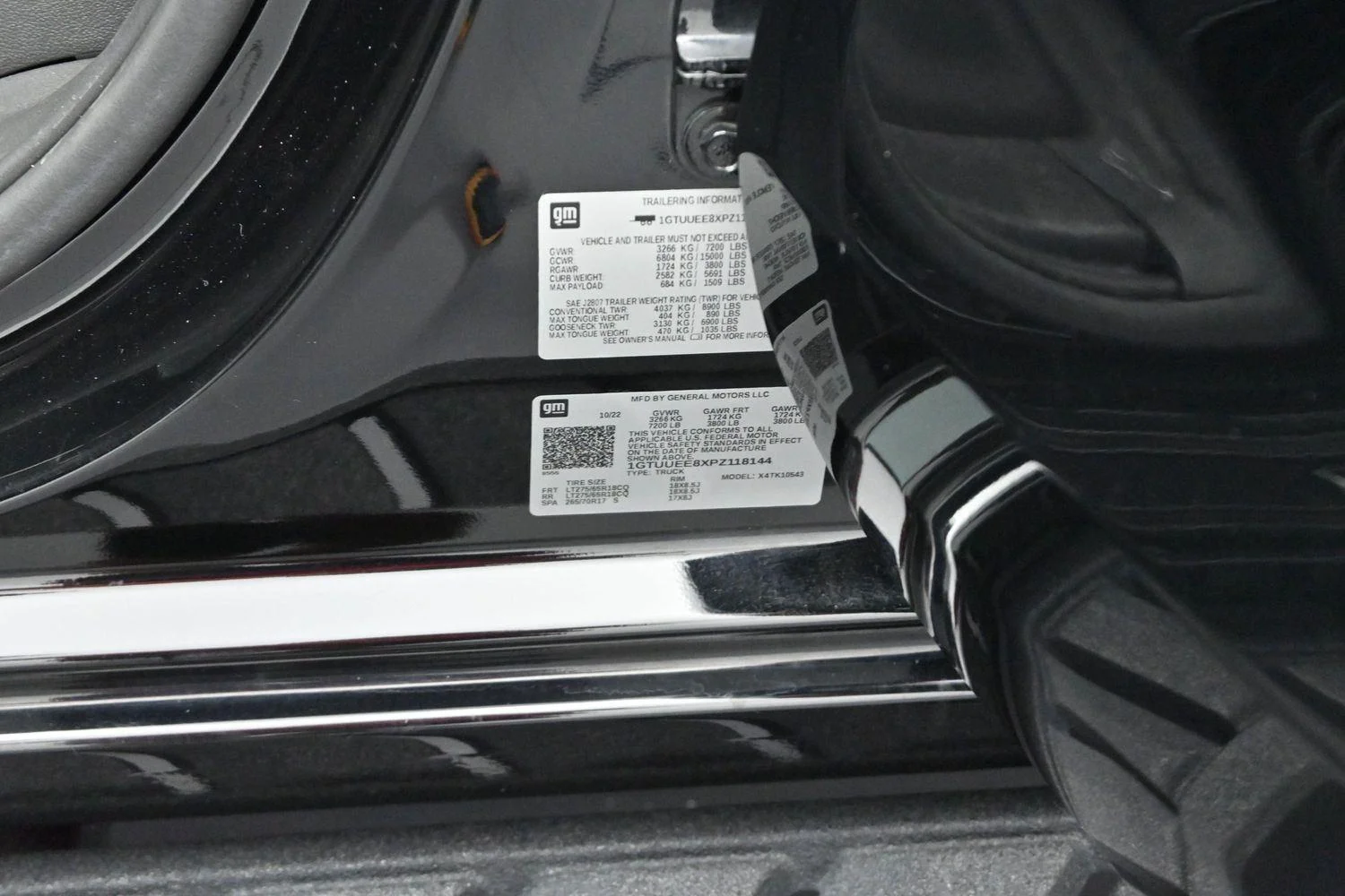 Used 2023 Onyx Black GMC AT4 image 40