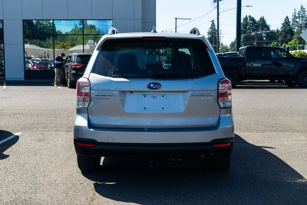 Used 2017 Silver Subaru 2.5i Premium image 5