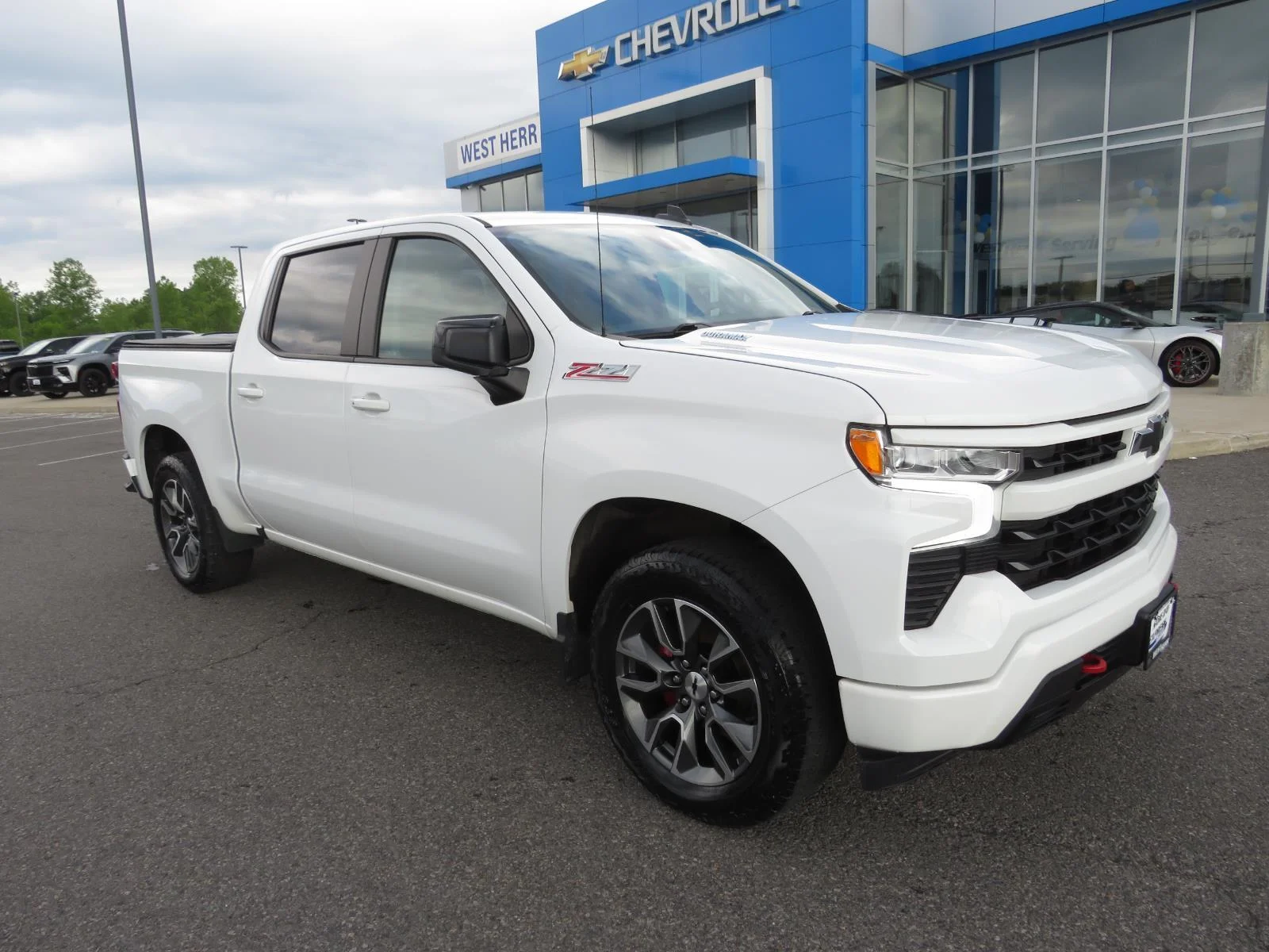 Used 2023 Summit White Chevrolet RST image 3